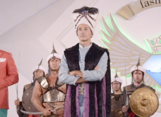Iată cine îi croieşte lui Mazăre hainele de sultan şi voievod la carnaval